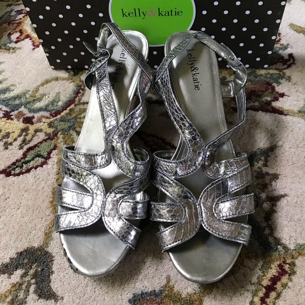 Silver Kelly & Katie Wedges